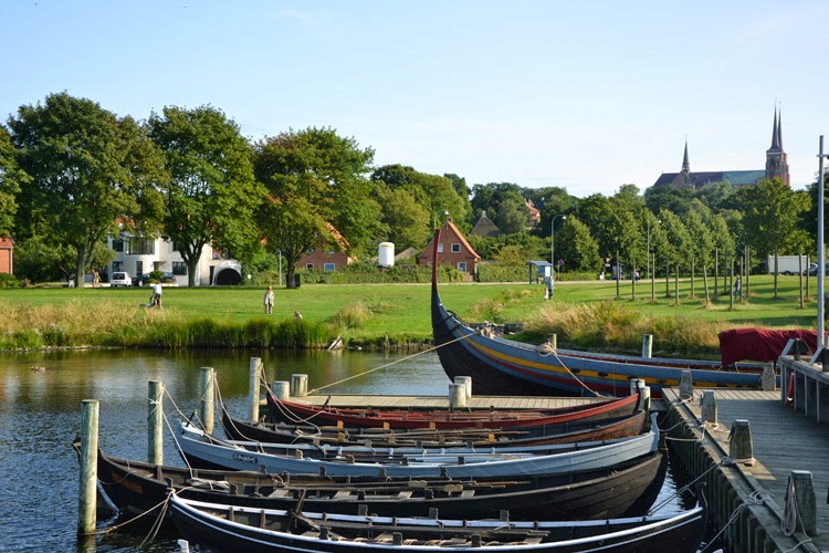Antiguos barcos vikingos, museo de barcos vikingos en Roskilde, Dinamarca | stylefeelfree